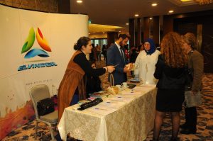 Işığa Uzanan Eller görseli