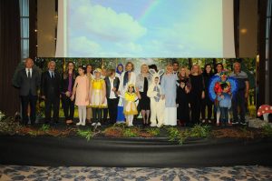 Işığa Uzanan Eller görseli