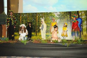 Işığa Uzanan Eller görseli