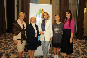 Işığa Uzanan Eller görseli