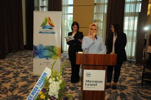 Işığa Uzanan Eller görseli