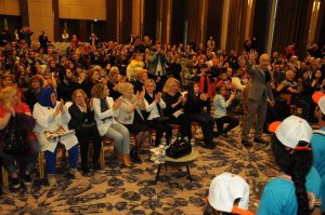 Işığa Uzanan Eller görseli