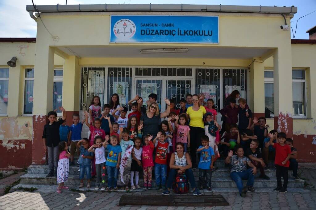 ELVİN ve PTT-DER Düzardıç Köyü Okul Boyama ve Çocuk Şenliği görseli