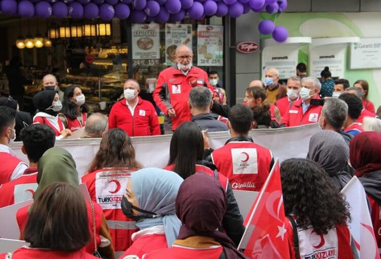 ELVİNDER ve KIZILAY El Ele görseli