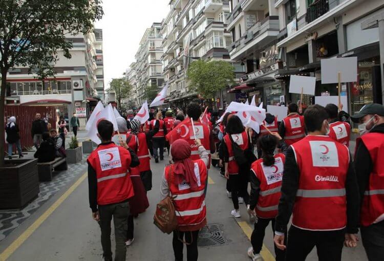 ELVİNDER ve KIZILAY El Ele görseli