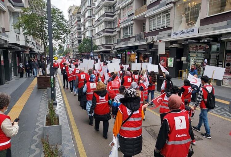 ELVİNDER ve KIZILAY El Ele görseli