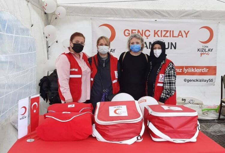 ELVİNDER ve KIZILAY El Ele görseli
