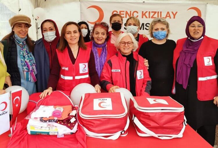 ELVİNDER ve KIZILAY El Ele görseli